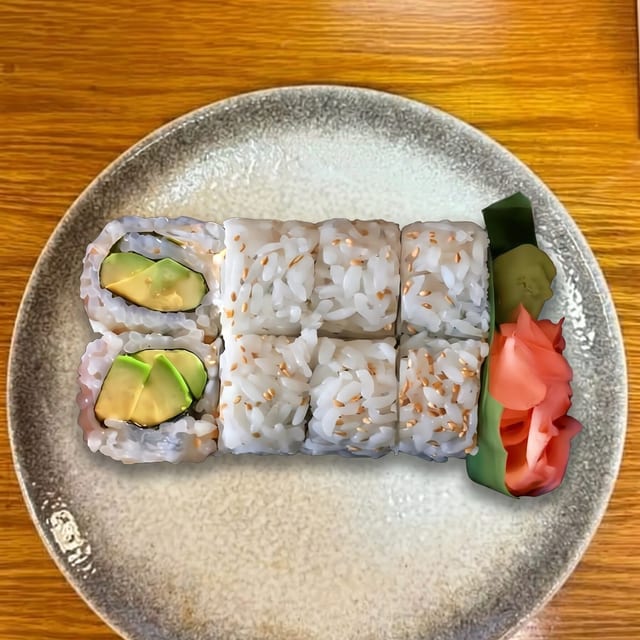 Maki Avocado Roll.