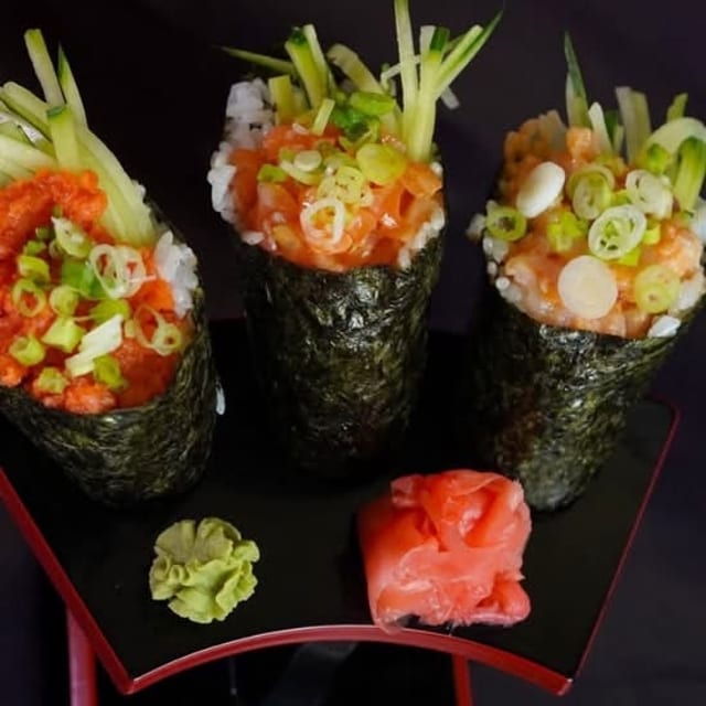 Salmon Hand Roll.